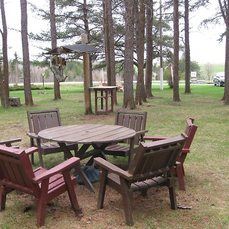 Pinecone Motel Sussex Ngoại thất bức ảnh