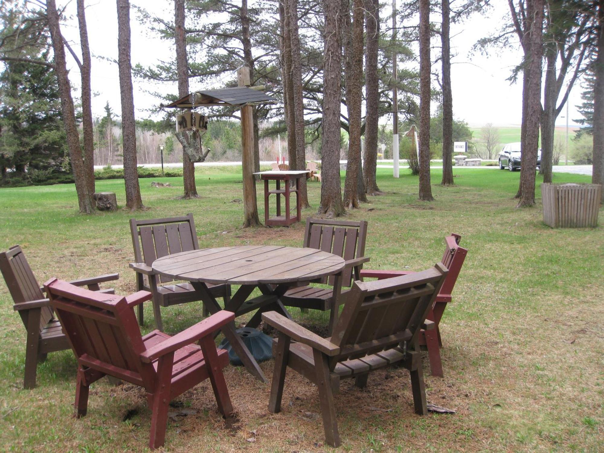 Pinecone Motel Sussex Ngoại thất bức ảnh