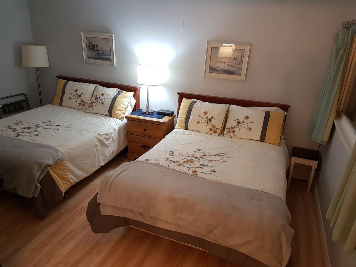 Pinecone Motel Sussex Ngoại thất bức ảnh