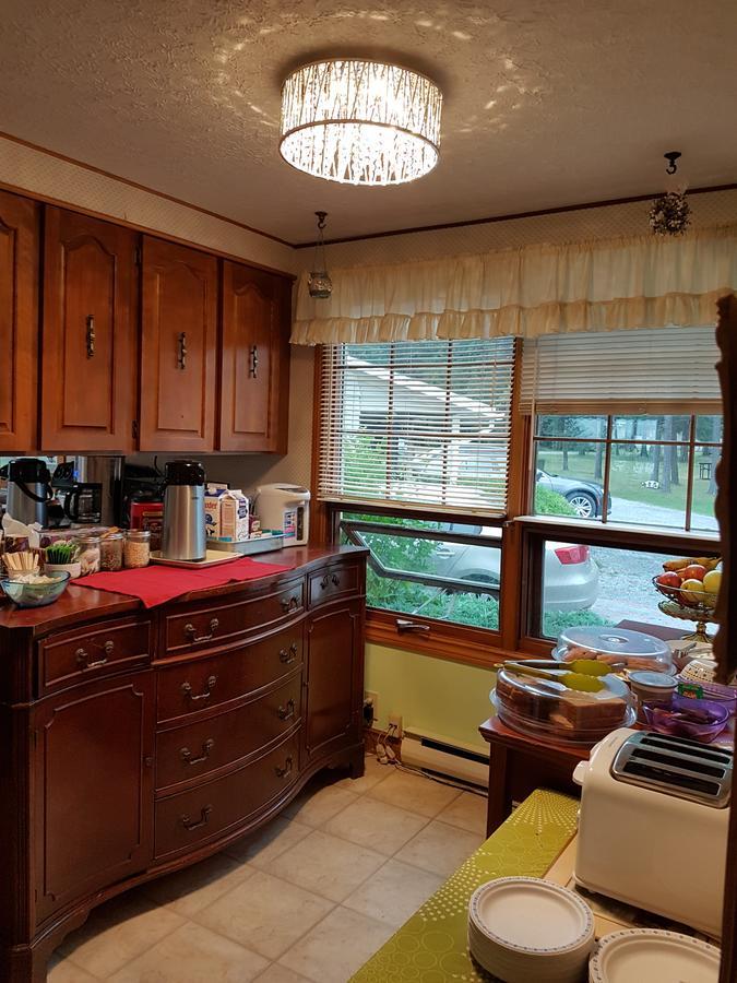 Pinecone Motel Sussex Ngoại thất bức ảnh