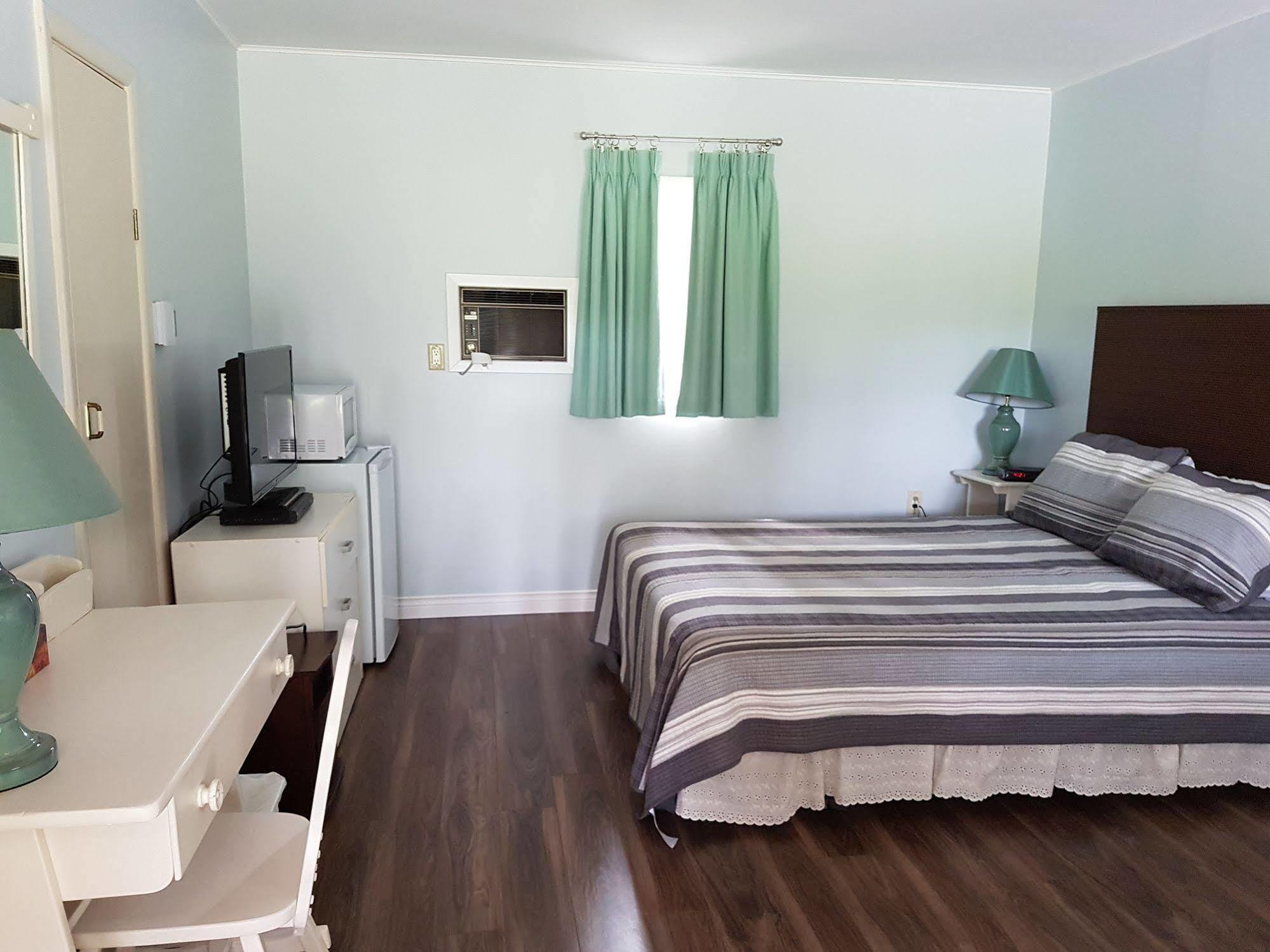 Pinecone Motel Sussex Ngoại thất bức ảnh