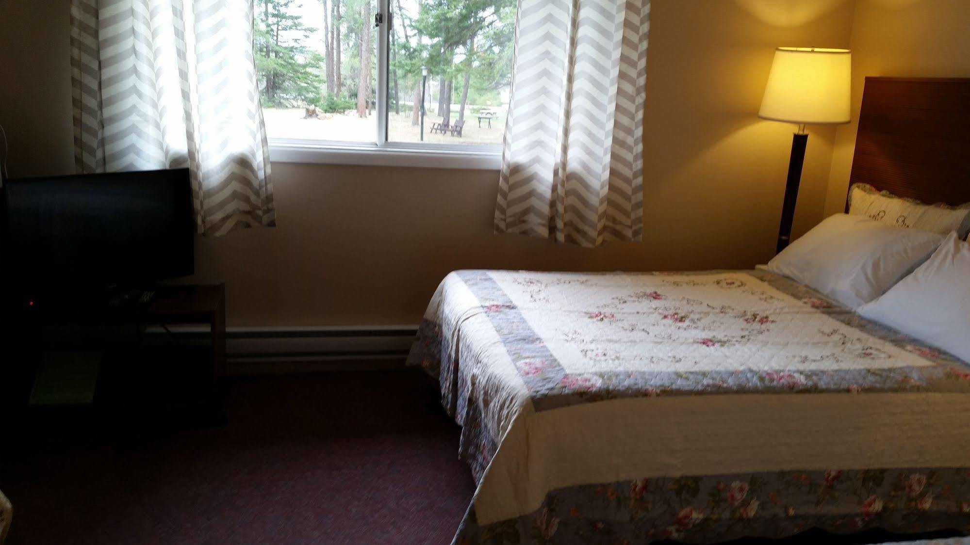 Pinecone Motel Sussex Ngoại thất bức ảnh