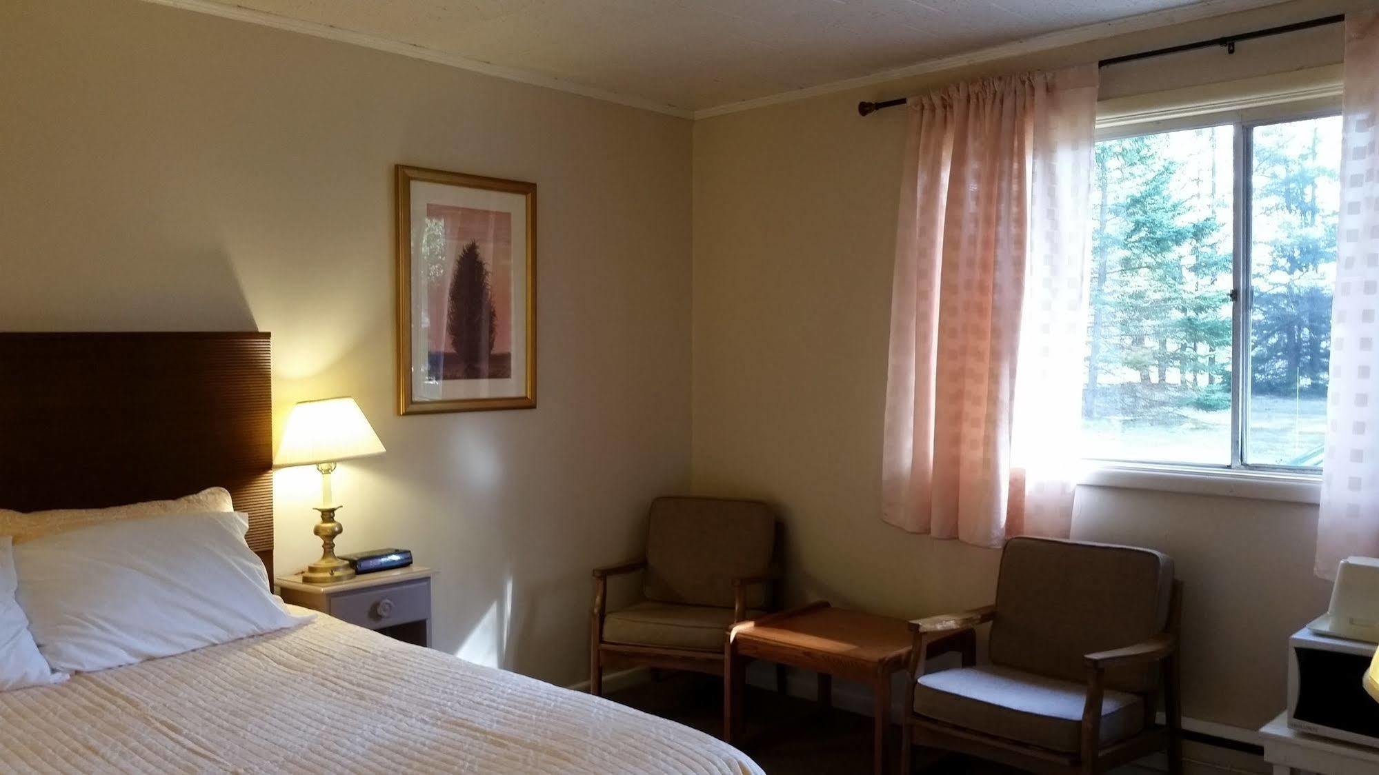 Pinecone Motel Sussex Ngoại thất bức ảnh