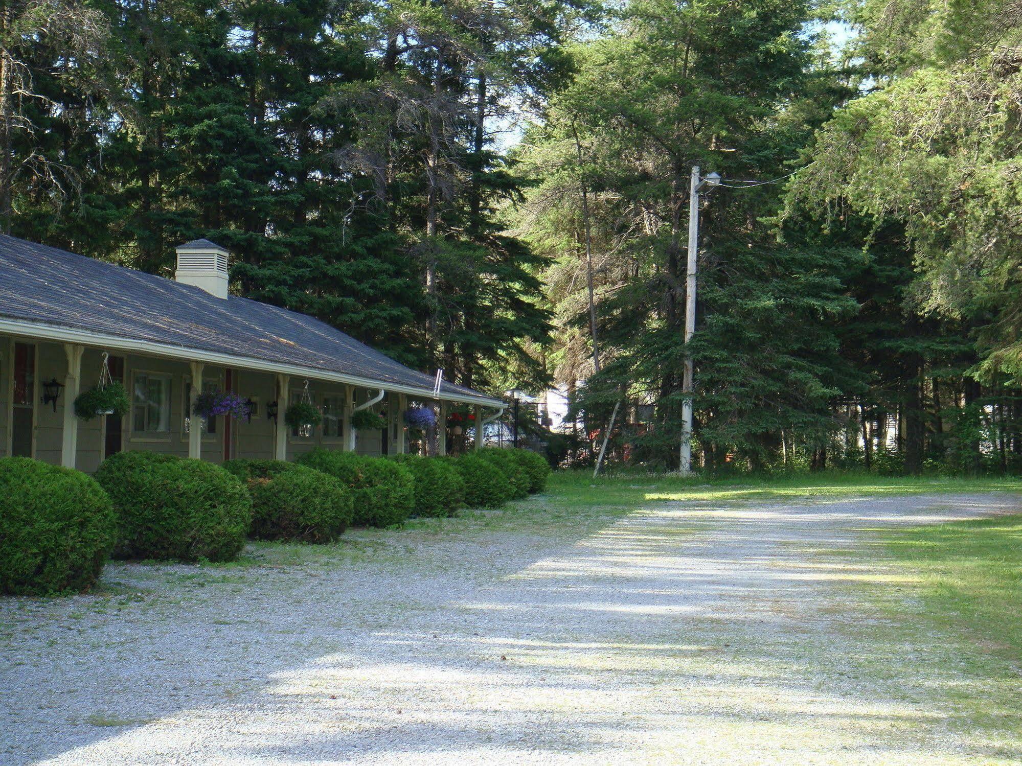 Pinecone Motel Sussex Ngoại thất bức ảnh