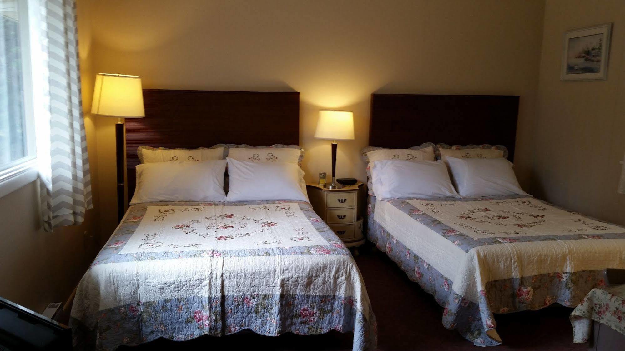 Pinecone Motel Sussex Ngoại thất bức ảnh