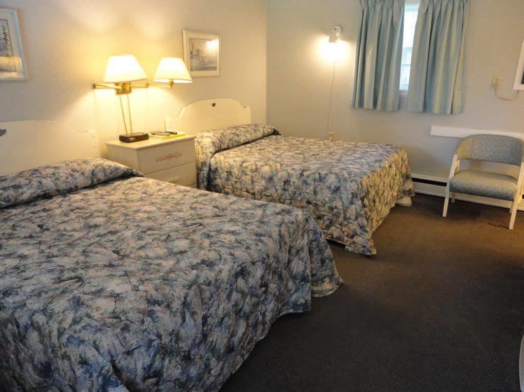 Pinecone Motel Sussex Ngoại thất bức ảnh
