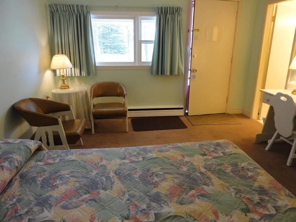 Pinecone Motel Sussex Ngoại thất bức ảnh