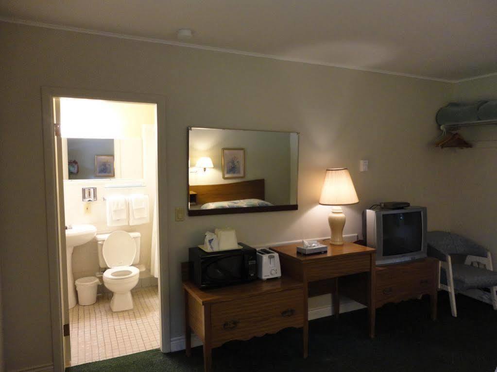 Pinecone Motel Sussex Ngoại thất bức ảnh
