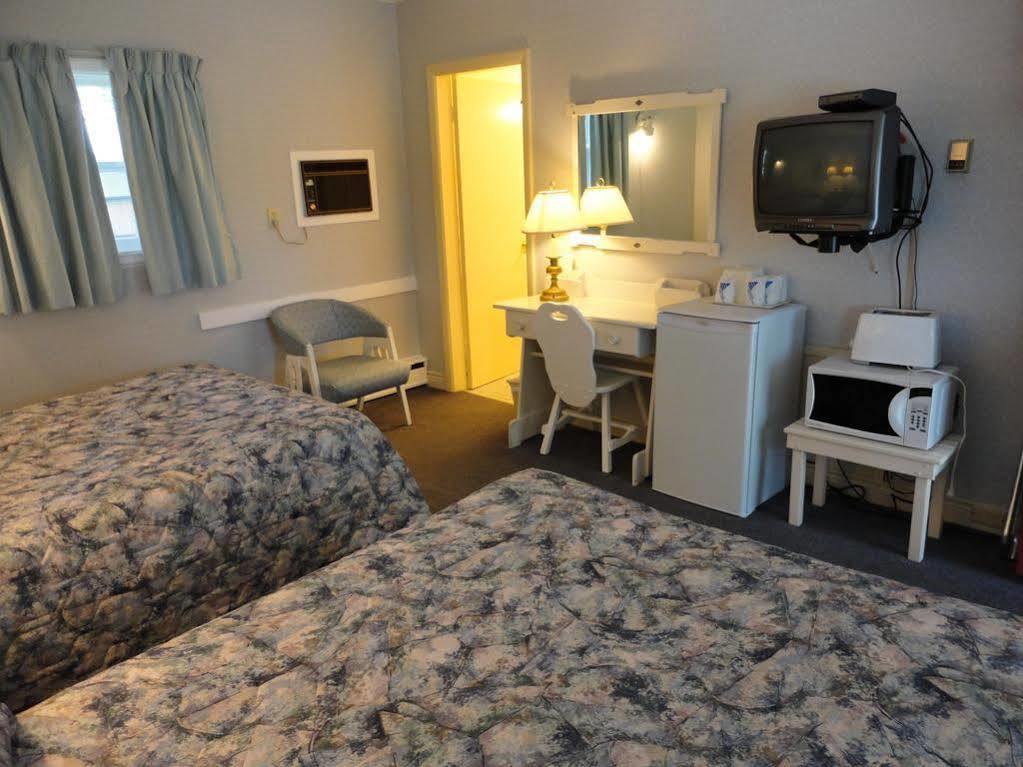 Pinecone Motel Sussex Ngoại thất bức ảnh