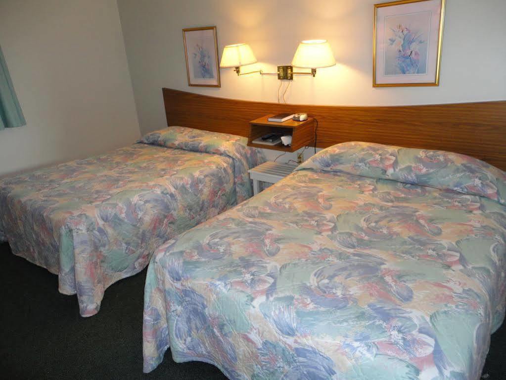 Pinecone Motel Sussex Ngoại thất bức ảnh