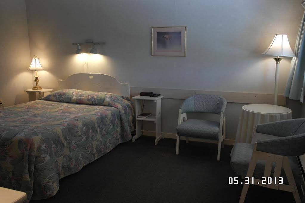 Pinecone Motel Sussex Ngoại thất bức ảnh