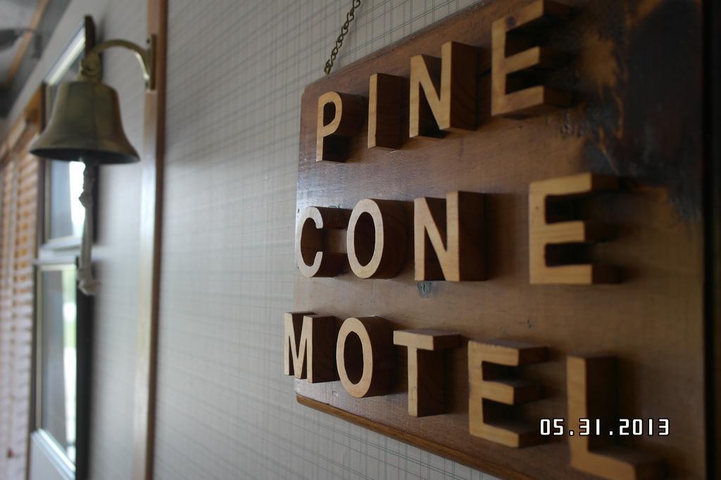 Pinecone Motel Sussex Ngoại thất bức ảnh