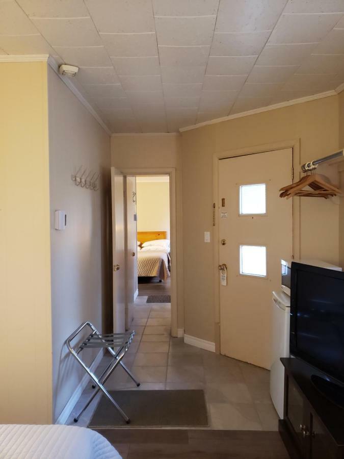 Pinecone Motel Sussex Ngoại thất bức ảnh