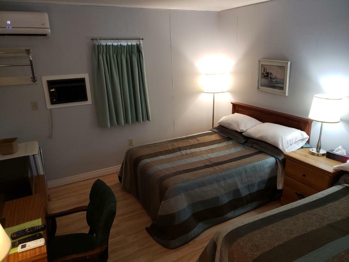 Pinecone Motel Sussex Ngoại thất bức ảnh