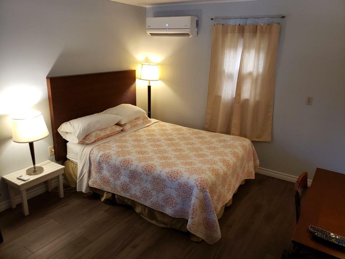 Pinecone Motel Sussex Ngoại thất bức ảnh