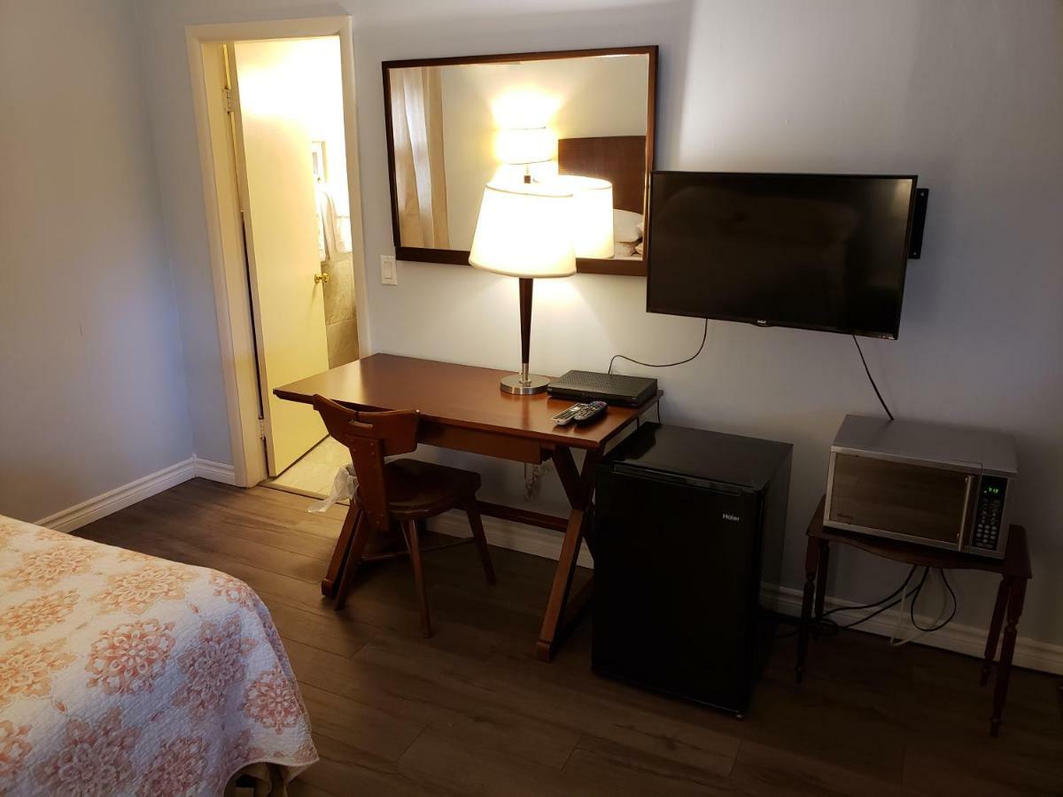 Pinecone Motel Sussex Ngoại thất bức ảnh